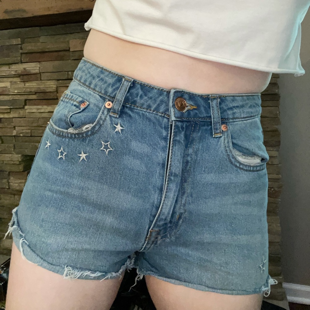 H&M x COACHELLA EMBROIDERED DAYDREAMER JEAN SHORTS